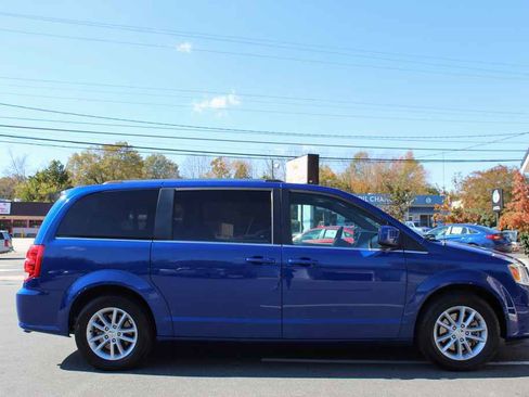 Used 2019 Dodge Grand Caravan SXT image 4