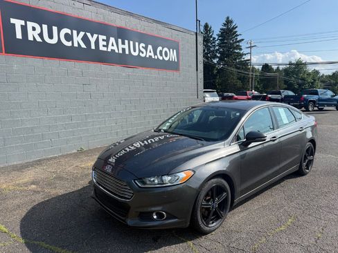 Used 2016 Ford Fusion SE FWD image 1