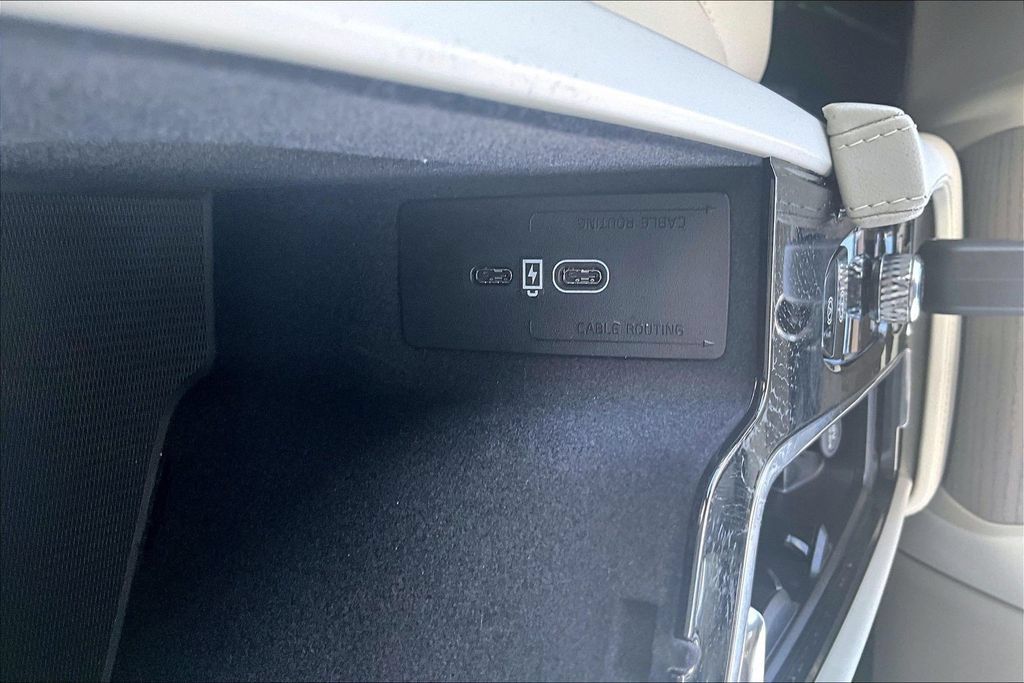 Used 2025 Volvo XC90 B6 Plus w/ Protection Package Premier AWD/4WD image 34