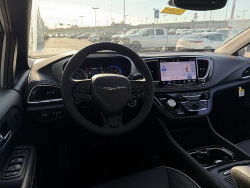 New 2026 Chrysler Pacifica Limited w/ S Appearance Package image 29