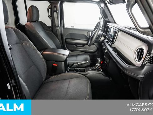 Used 2025 Jeep Wrangler Unlimited Sahara AWD/4WD image 18