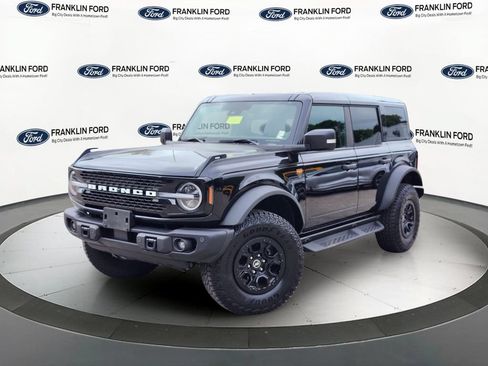 Certified 2025 Ford Bronco Badlands AWD/4WD image 1