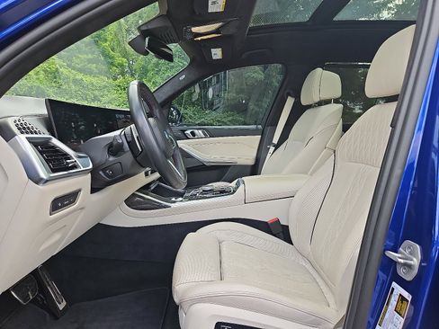 Used 2024 BMW X7 M60i w/ Executive Package image 13