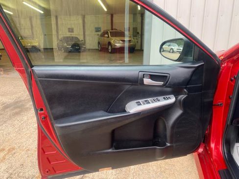 Used 2012 Toyota Camry SE image 12