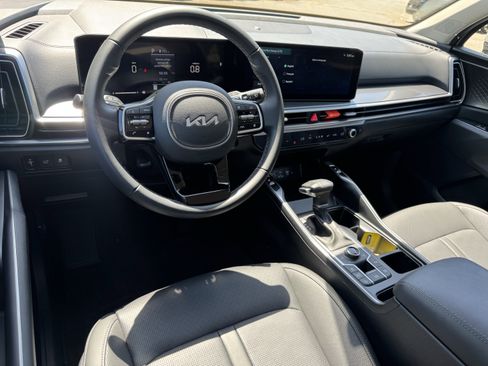 Used 2025 Kia Sorento EX w/ Panoramic Sunroof Package image 22
