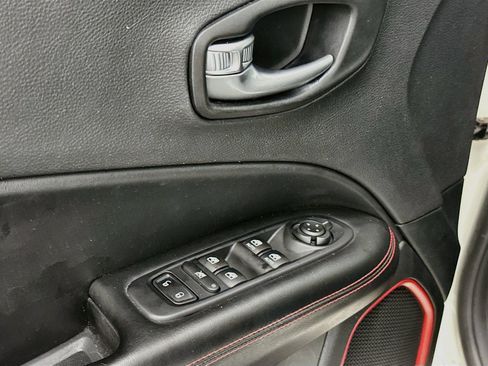 Used 2019 Jeep Compass Trailhawk w/ Cold Weather Group AWD/4WD image 15