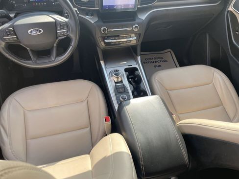 Used 2020 Ford Explorer XLT w/ Equipment Group 202A AWD/4WD image 24