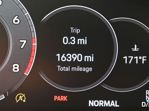 Certified 2025 Porsche Cayenne GTS AWD/4WD image 19
