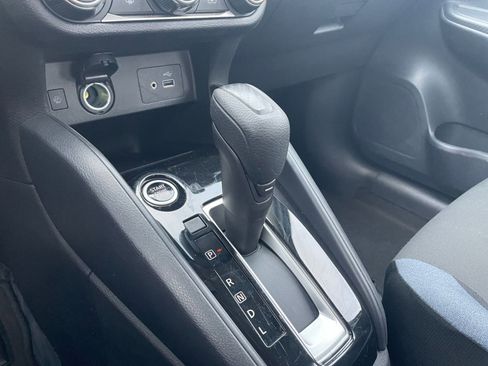 Used 2025 Nissan Versa SV image 41