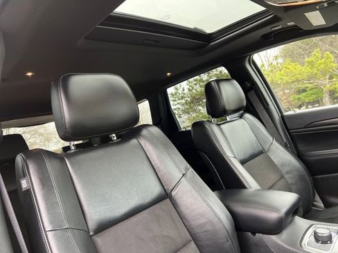 Used 2022 Jeep Grand Cherokee Laredo X image 35