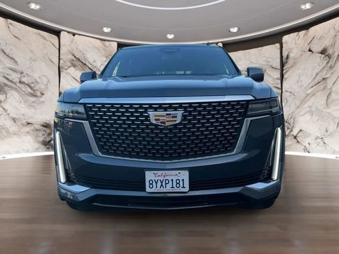 Used 2021 Cadillac Escalade Luxury RWD image 2