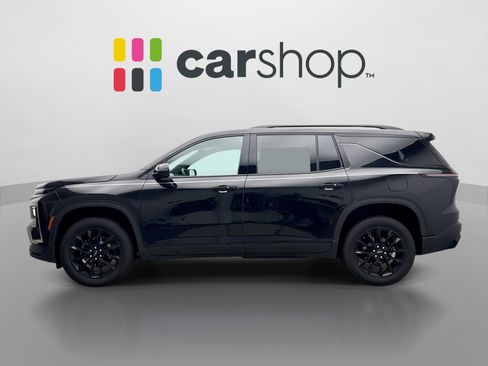 Used 2025 Chevrolet Traverse LT w/ Midnight/Sport Edition FWD image 2