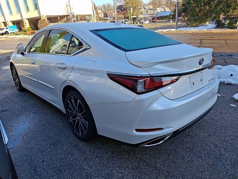 Certified 2023 Lexus ES 350 w/ Premium Package image 3