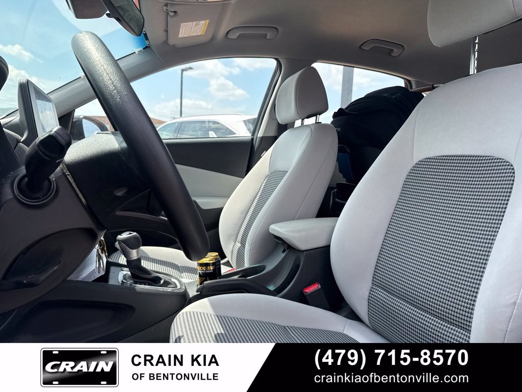 Used 2023 Hyundai Kona SE w/ Cargo Package AWD/4WD image 16