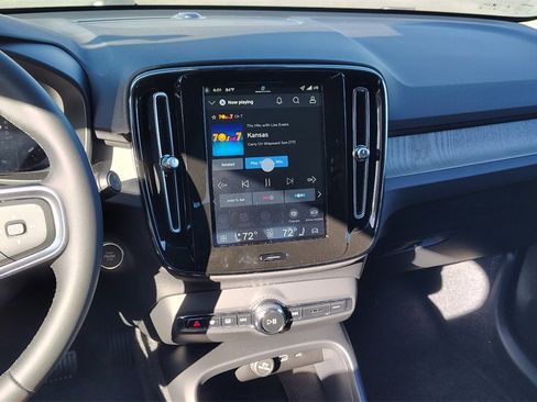 New 2026 Volvo XC40 B5 Core w/ Climate Package image 19