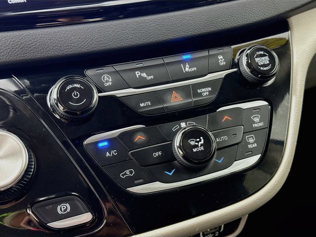 Used 2024 Chrysler Pacifica Touring-L FWD image 15