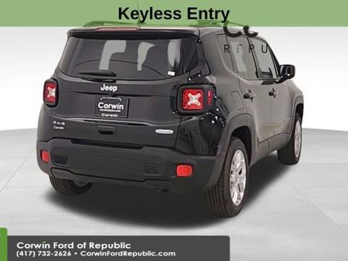 Used 2018 Jeep Renegade Latitude w/ Cold Weather Group image 8