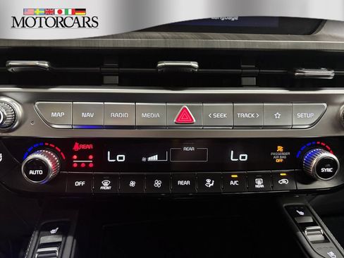 Used 2024 Kia Telluride EX w/ EX Captain's Chair Package AWD/4WD image 24