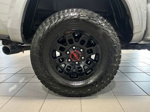 Used 2019 Toyota Tacoma SR5 AWD/4WD image 9