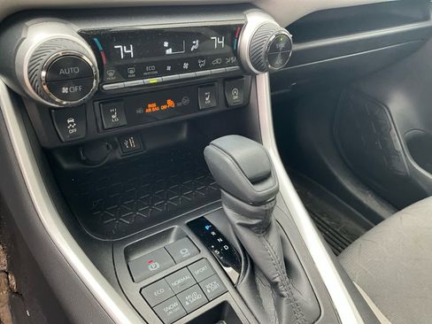 Used 2025 Toyota RAV4 XLE AWD/4WD image 25