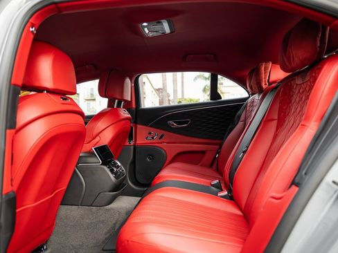 Used 2022 Bentley Flying Spur V8 image 34