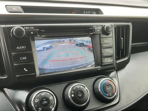 Used 2018 Toyota RAV4 LE image 16