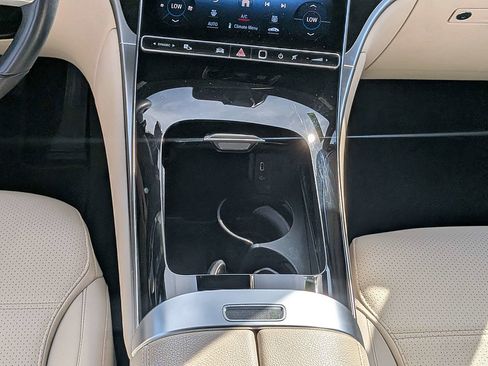 Used 2024 Mercedes-Benz GLC 300 4MATIC image 19