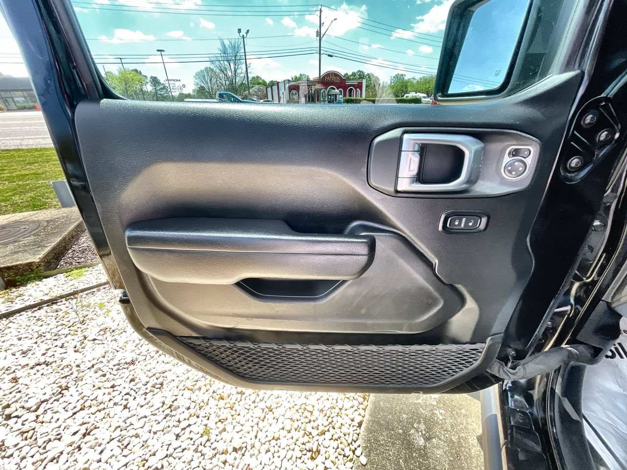 Used 2025 Jeep Wrangler Unlimited Rubicon AWD/4WD image 21
