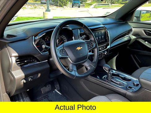 Used 2023 Chevrolet Traverse LT image 13
