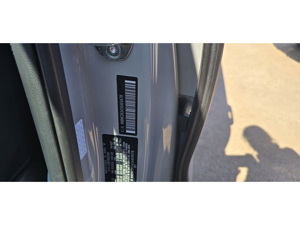 Used 2025 Kia Carnival EX FWD image 16