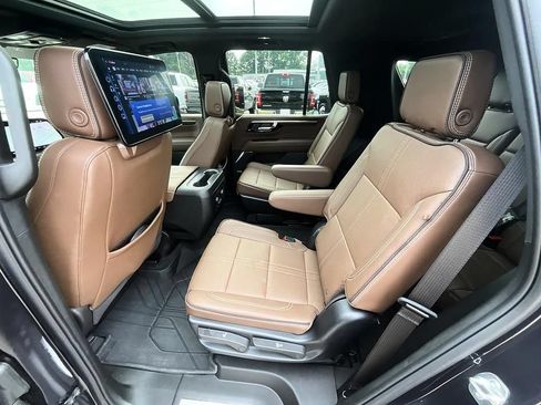 Used 2025 Chevrolet Tahoe High Country AWD/4WD image 35