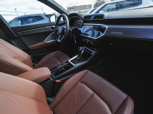 Used 2025 Audi Q3 2.0T Premium image 38