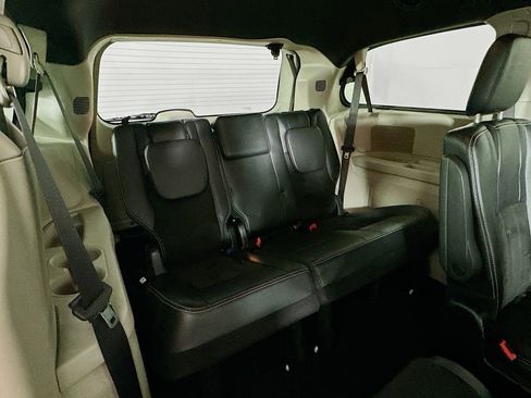 Used 2019 Dodge Grand Caravan SXT image 32