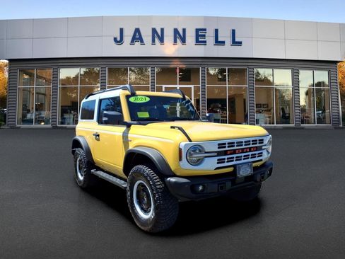 Used 2024 Ford Bronco Heritage Edition AWD/4WD image 3