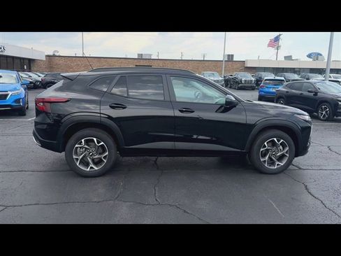 Certified 2024 Chevrolet Trax LT w/ Driver Confidence Package FWD image 9