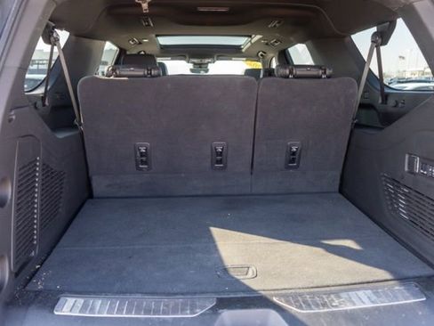 Used 2025 Chevrolet Suburban High Country AWD/4WD image 10