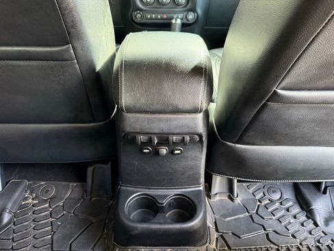 Used 2016 Jeep Wrangler Unlimited Rubicon image 23
