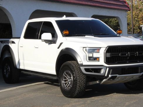 Used 2019 Ford F150 Raptor w/ Equipment Group 802A Luxury AWD/4WD image 3