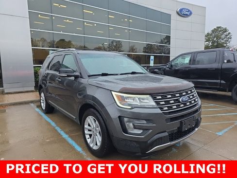 Used 2017 Ford Explorer XLT w/ Equipment Group 201A image 9