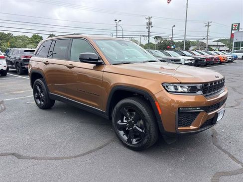 New 2026 Jeep Grand Cherokee Limited w/ Limited Altitude Package AWD/4WD image 1