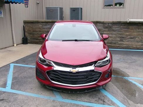 Used 2019 Chevrolet Cruze LT FWD image 2
