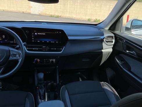 Used 2024 Chevrolet TrailBlazer LT w/ Driver Confidence Package image 16