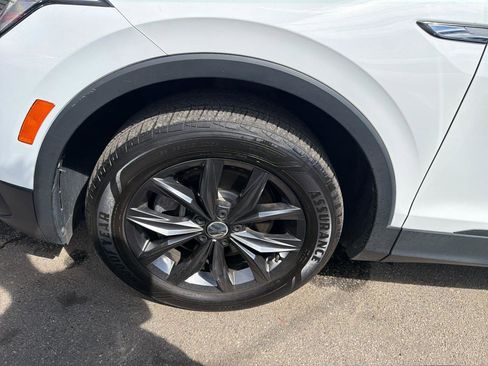 Used 2022 Volkswagen Tiguan SE AWD/4WD image 15