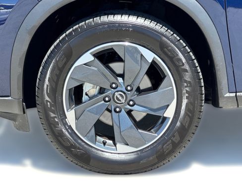 Used 2025 Nissan Rogue SV AWD/4WD image 13