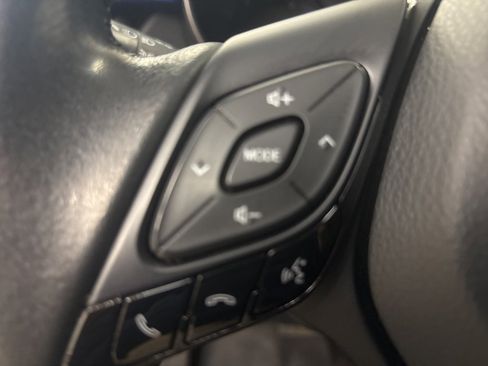 Used 2021 Toyota C-HR XLE image 17