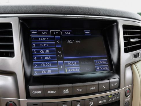 Used 2013 Lexus LX 570 4WD w/ Luxury Pkg image 40