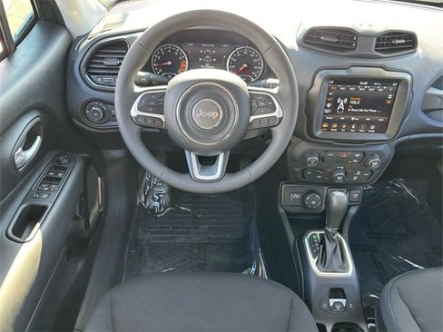 Used 2023 Jeep Renegade Altitude image 7