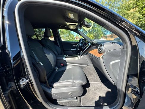 Used 2025 Mercedes-Benz GLC 300 4MATIC image 13