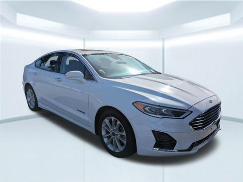 Used 2019 Ford Fusion SEL image 2