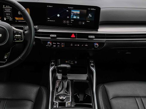 Certified 2025 Kia Sorento S FWD image 10